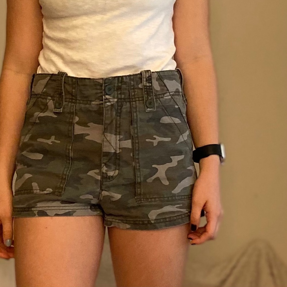 Free people high waisted camo shorts size 6